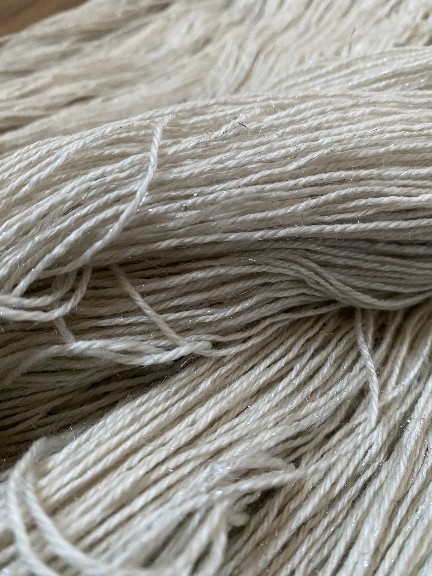 Fingering - Fine Merino (80%) / Cashmere (10%) / Silver Sparkling Stellina (10%)